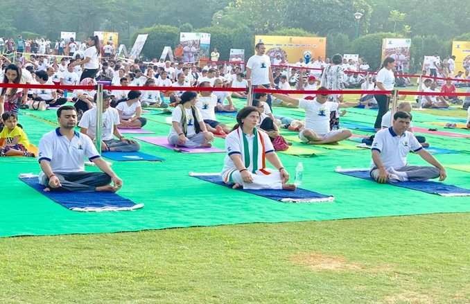 योगा डे पर कांग्रेस शासित राज्य ने बनाया रिकॉर्ड- सर्वाधिक जगहों पर 60 लाख लोगों ने किए योगासन