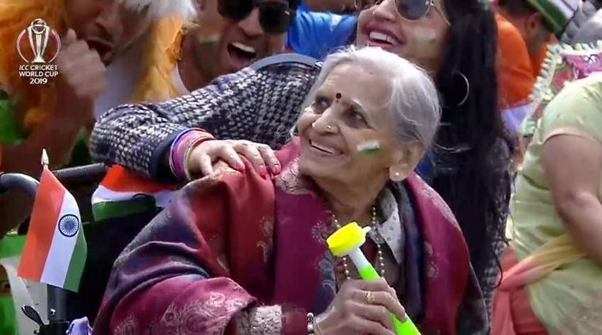 चारुलता का मानना है कि भारत विश्व कप जीतेगा। उन्होंने मीडिया से बात करते हुए कहा कि, 'मैं भगवान गणेश से प्रार्थना करती हूं कि भारत जीत जाए। मैं टीम को हमेशा आशीर्वाद देती हूं।'