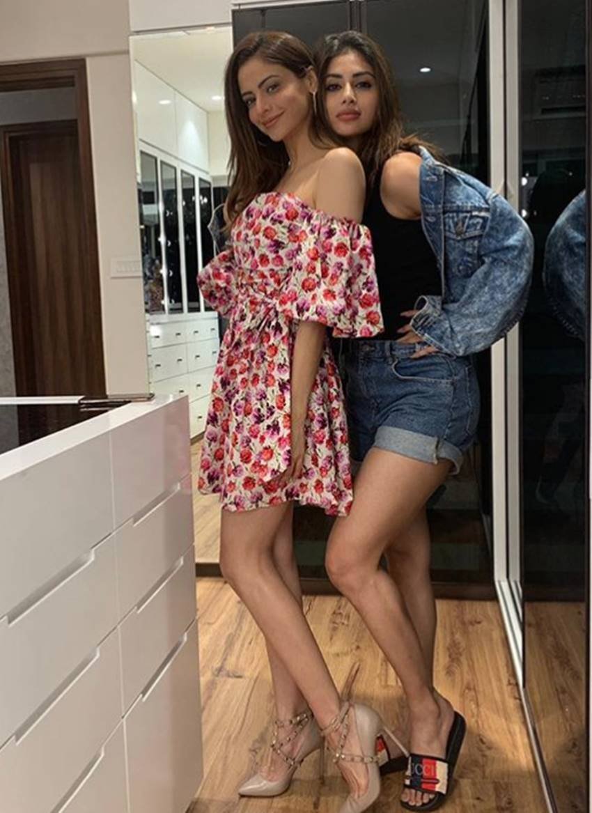 Mouni Roy, Mouni Roy with Aamna Sharif, Aamna Sharif, Kahin to hoga actress Aamna Sharif, Aamna Sharif, television news of Aamna Sharif, Aamna Sharif Shared picture with Mouni Roy, Mouni Roy hot Pictures, Aamna Sharif best Buddies Mouni Roy, actress Aamna Sharif Pictures, Mouni Roy Pictures, entertainment news bollywood news, television news, entertainment news