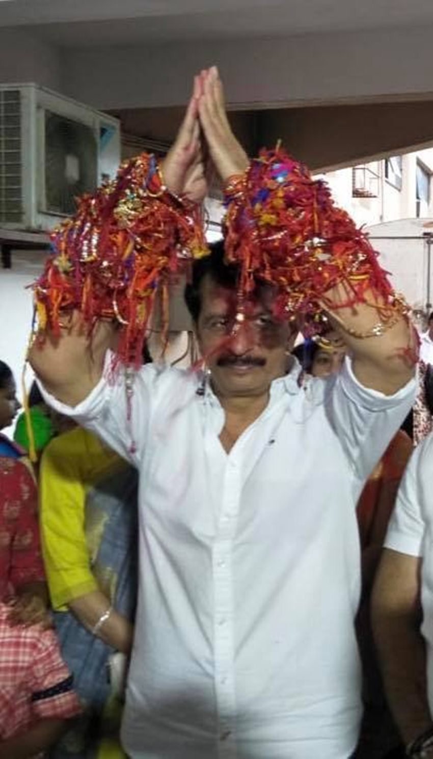 इस तिकड़ी ने जिस तरह से एनकाउंटर कर मुंबई की सड़कों को गंदगी साफ की पूरे देश में उसकी चर्चा हुई। इतना ही नहीं इन एनकाउंटर्स पर बॉलीवुड में कई फिल्में भी बनीं। अब तक 56 इनमें से प्रमुख थी।