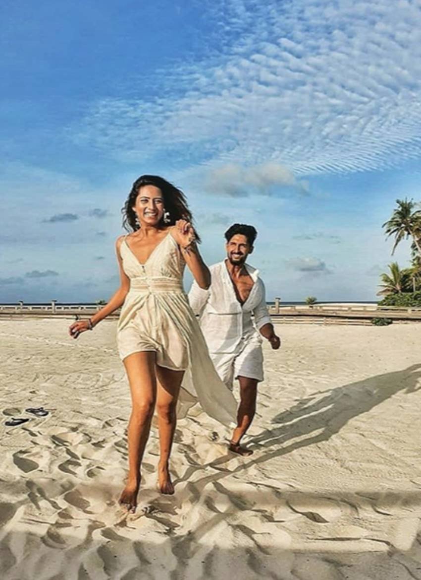 Sargun Mehta, Ravi Dubey having Fun with Sargun Mehta, sargun mehta and ravi dubey in Maldives, Sargun Mehta and Ravi Dubey sharing romantic moments, Sargun Mehta, Ravi Dubey, entertainment news, bollywood news, television news, Sargun Mehta Pictures, Ravi Dubey Pictures, TV actress Sargun Mehta, TV actor Ravi Dubey, entertainment news, bollywood news