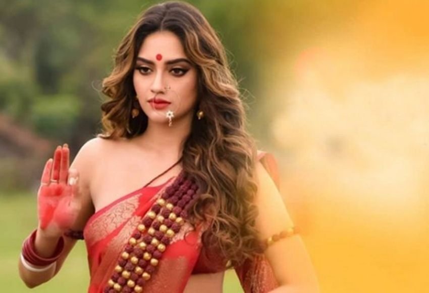 29 वर्षीय नुसरत जहां ने कोलकाता के मशहूर बिजनेसमैन निखिल जैन से शादी की।