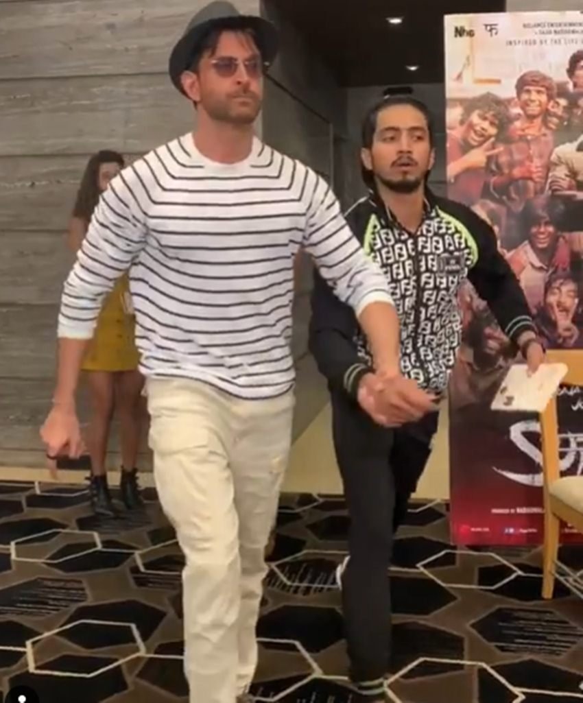 आज आलम ये है कि टिकटॉक पर उसके 23 मिलियन से ज्यादा फालोवर्स हैं। शोहरत इतनी है कि ऋतिक जैसे सुपरस्टार्स अपनी फिल्म के प्रमोशन के लिए Mr Faisu के पास पहुंचते हैं।