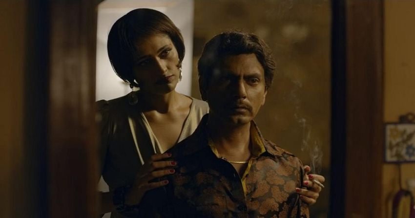 1. Sacred Games: अनुराग कश्यप की ये सुपरहिट वेब सीरीज नेटफ्लिक्स पर मौजूद है। इसमें जमकर लव मेकिंग सीन्स दिखाए गए हैं। इसके साथ ही फिल्म में गालियां और अडल्ट कंटेंट भी खूब है।