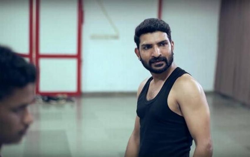मुंबई में शुरुआत में उन्हें छोटा-मोटा काम तो मिल गया लेकिन वो नहीं मिल पा रहा था जिसके लिए वो मुंबई आए थे।