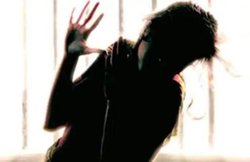 14 साल की लड़की से रेप कर whats app पर वीडियो किया वायरल, भाई ने देखा तो उड़े होश