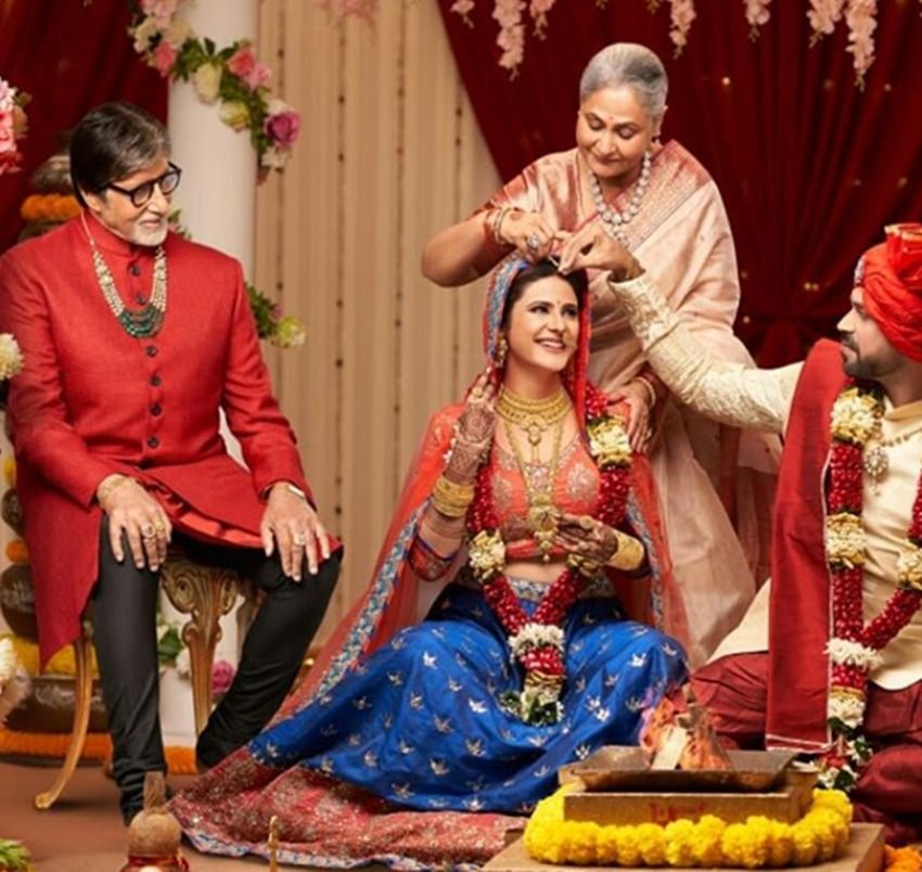 ओनिमा ने बॉलीवुड के तमाम दिग्गजों के साथ स्क्रीन शेयर किया है। इनमें शाहरुख, अमिताभ, आमिर खान, अनुष्का शर्मा और विवेक ओबरॉय का नाम शुमार है।