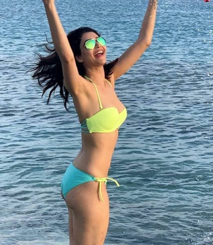 Karishma Tanna, Karishma Tanna beach mode Is On, Actress Karishma Tanna, Karishma Tanna wore fluorescent bikini, Karishma Tanna Pictures Goes Viral, Karishma Tanna, hot Pictures of Karishma Tanna, Karishma Tanna Hot Pictures Viral, entertainment news, Bollywood news, television news, entertainment news