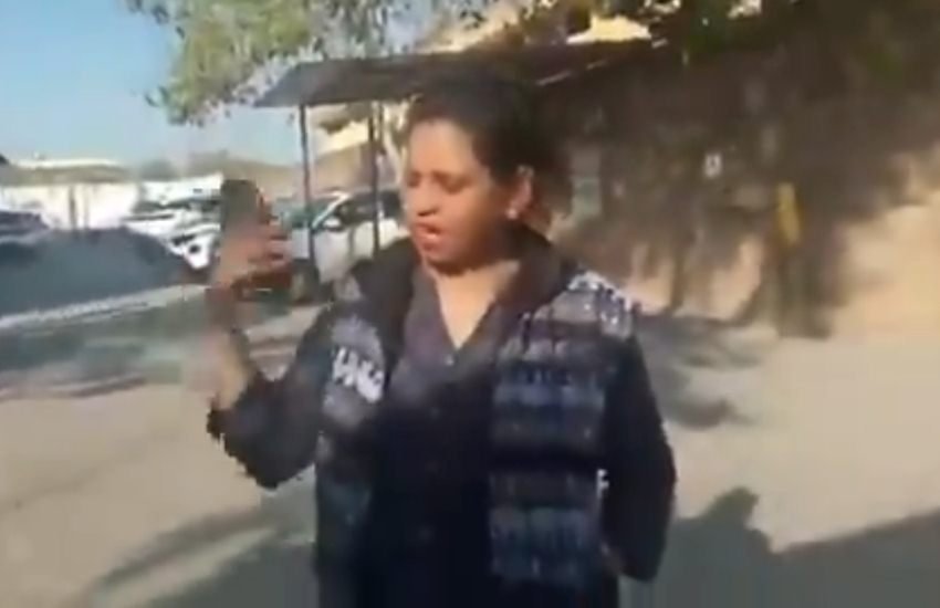 तस्वीर वायरल वीडियो का स्क्रीनशॉट है। तस्वीर वायरल वीडियो का स्क्रीनशॉट है।