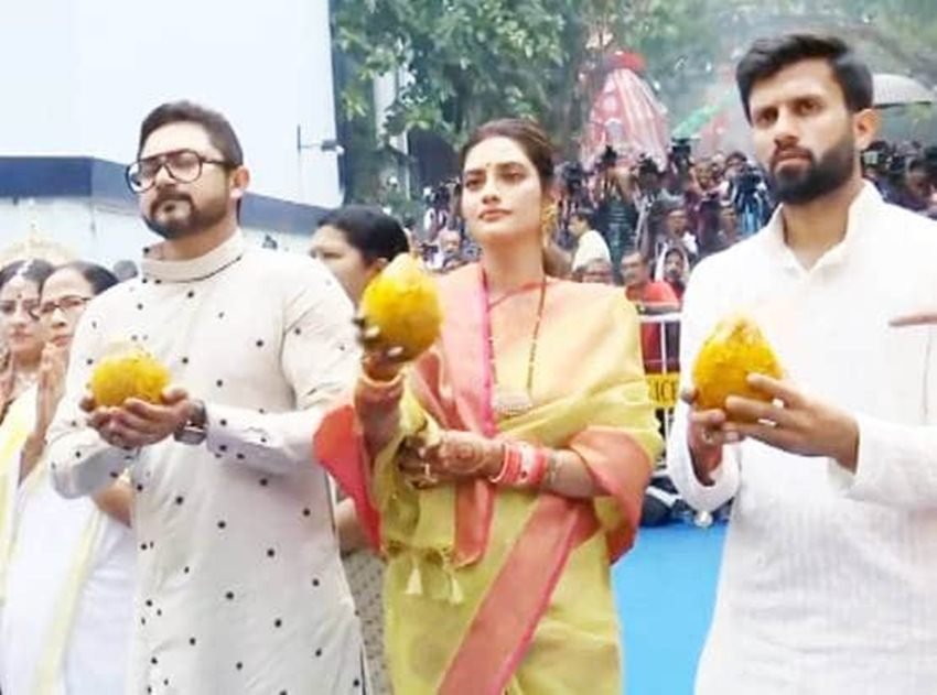 लोकसभा चुनाव जीतने के बाद पिछले महीने ही नुसरत जहां ने बिजनेसमैन निखिल जैन के साथ शादी की है।