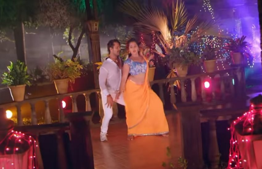 काजल राघवानी और Khesari Lal Yadav. फोटो- स्क्रीनशॉट काजल राघवानी और Khesari Lal Yadav. फोटो- स्क्रीनशॉट