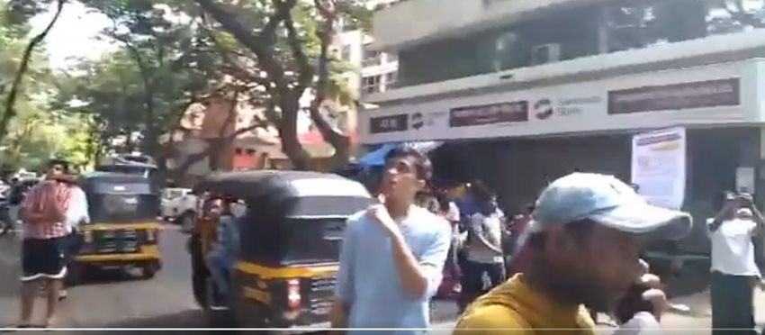 आग की लपटें देखते ही देखते भयंकर रूप लेने लगीं। वहां अपार्टमेंट के नीचे सड़क से गुजर रहे लोगों ने फायर ब्रिगेड को आग की सूचना दी। उसके बाद फायर ब्रिगेड मौके पर पहुंची और करीब आधे घंटे में आग पर काबू पा लिया गया।