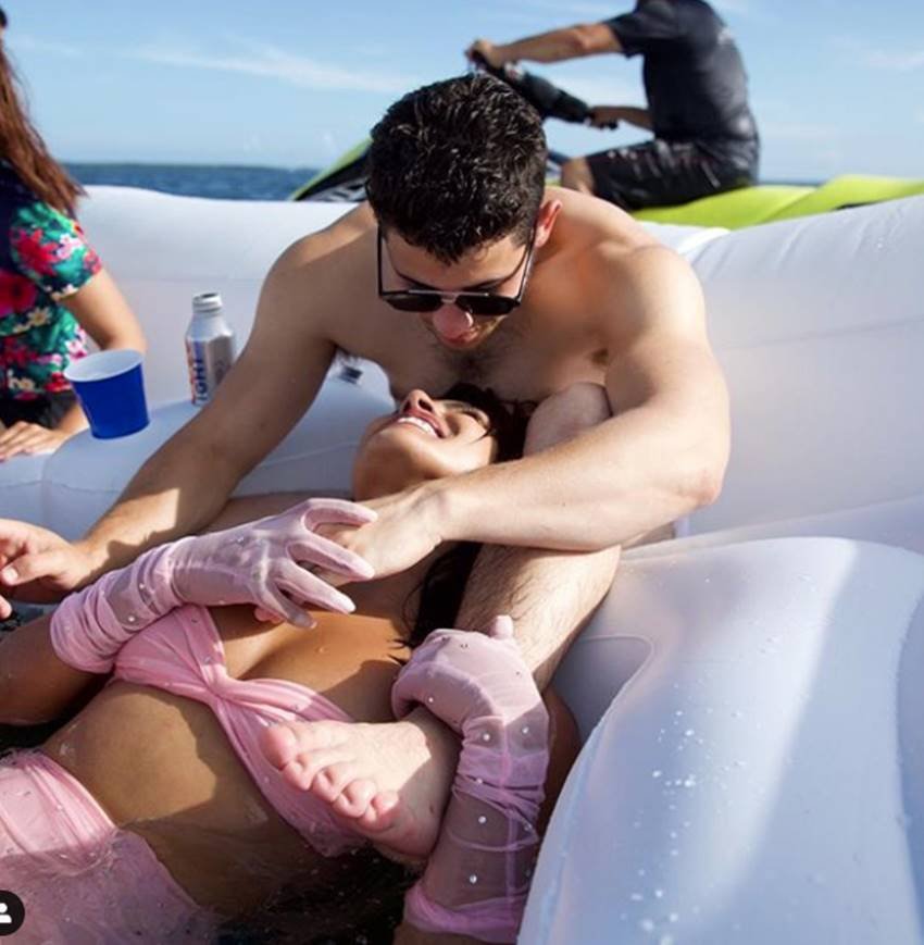 Priyanka Chopra, Priyanka Chopra and Nick Jonas Pictures from the beach, Nick and Priyanka enjoying sun bath, super cool pictures of Priyanka chopra and Nick Jonas, entertainment news, Bollywood news, Television news