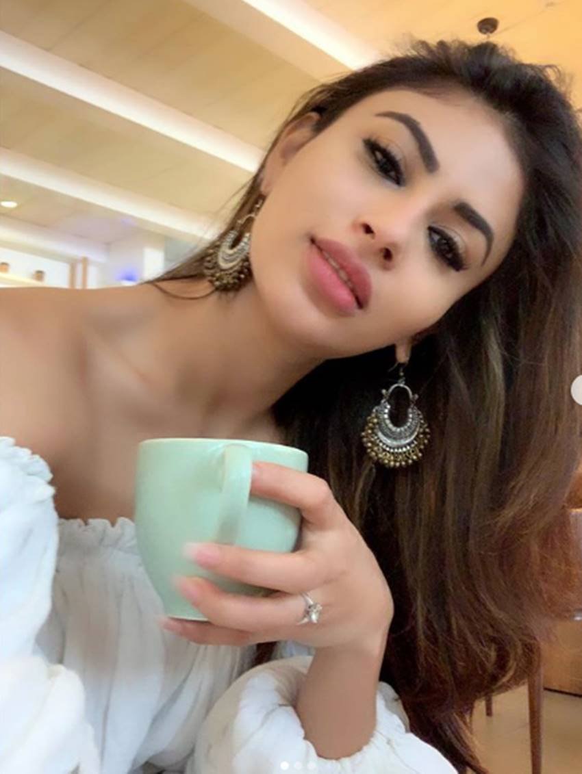 Mouni Roy eating Junk Food, Mouni Roy Loves Donuts, celebs like Mandira Bedi is curious about Mouni Health,Mouni Roy fitness Secret, Mandira BEDI commented on Mouni Roy Pictures, pictures of Naagin 3 Fame actress Mouni Roy, entertainment news, bollywood news, television news