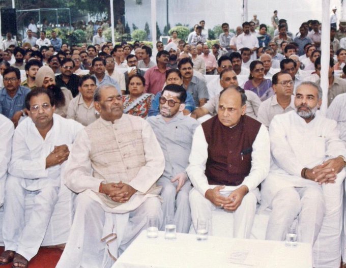 पूर्व दिल्ली बीजेपी प्रमुख मंगे राम गर्ग के साथ प्रधानमंत्री नरेंद्र मोदी