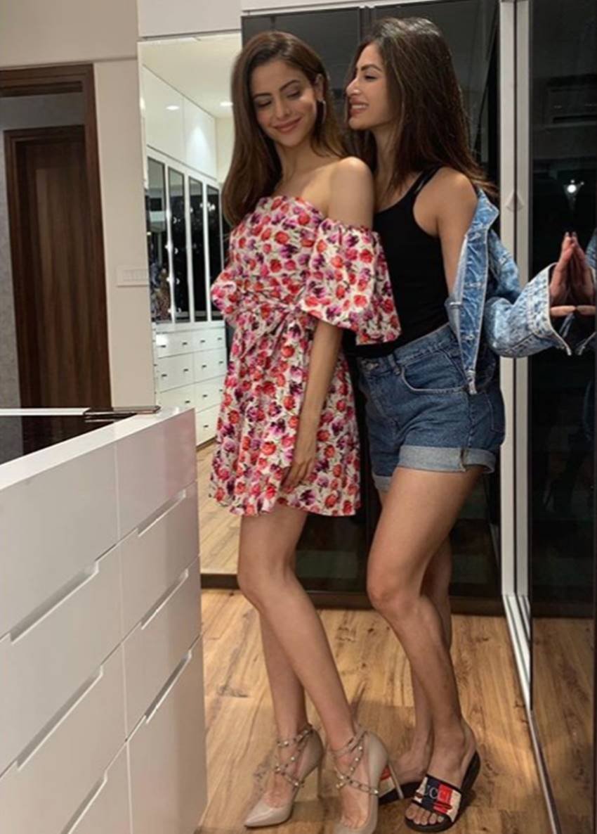 Mouni Roy, Mouni Roy with Aamna Sharif, Aamna Sharif, Kahin to hoga actress Aamna Sharif, Aamna Sharif, television news of Aamna Sharif, Aamna Sharif Shared picture with Mouni Roy, Mouni Roy hot Pictures, Aamna Sharif best Buddies Mouni Roy, actress Aamna Sharif Pictures, Mouni Roy Pictures, entertainment news bollywood news, television news, entertainment news