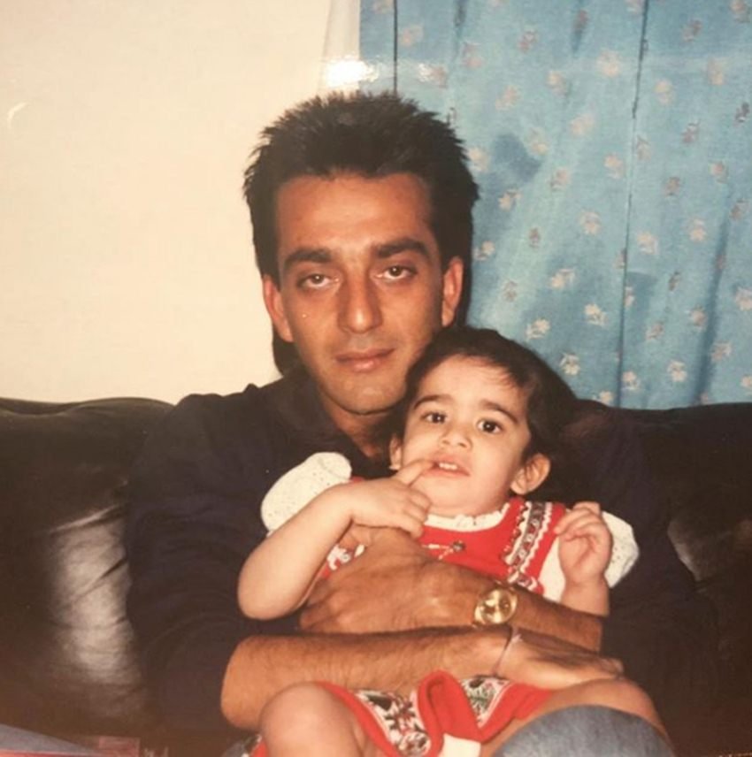 बता दें कि त्रिशाला संजय दत्त की पहली पत्नी ऋचा शर्मा की बेटी हैं। त्रिशाला जब 8 साल की थीं तभी उनकी मां ऋचा शर्मा की मौत हो गई थी, तबसे वह अपनी मौसी के साथ रहती हैं।