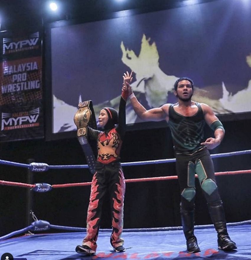 डायना मलेशिया प्रो-रेसलिंग में पहली महिला हैं जिन्होंने पुरुष रेसलर से फ़ाइट की है। वो कई रेसलर्स को धूल चटा चुकी हैं।