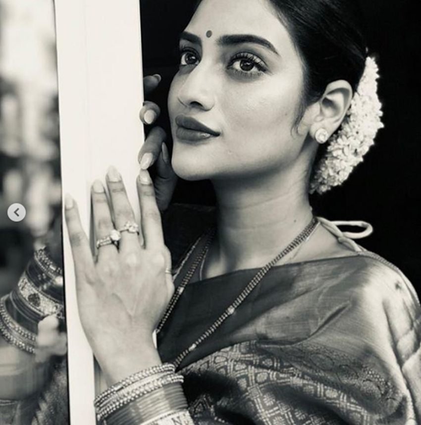 वहीं ट्रोल करने वाले कुछ यूजर्स ऐसे भी हैं जो लिख रहे हैं कि नुसरत जानबूझकर ऐसी तस्वीरें डालती रहती हैं कि लोगों की धार्मिक आस्था पर चोट लगे।