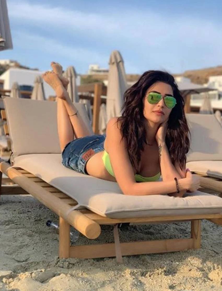 Karishma Tanna, Karishma Tanna beach mode Is On, Actress Karishma Tanna, Karishma Tanna wore fluorescent bikini, Karishma Tanna Pictures Goes Viral, Karishma Tanna, hot Pictures of Karishma Tanna, Karishma Tanna Hot Pictures Viral, entertainment news, Bollywood news, television news, entertainment news