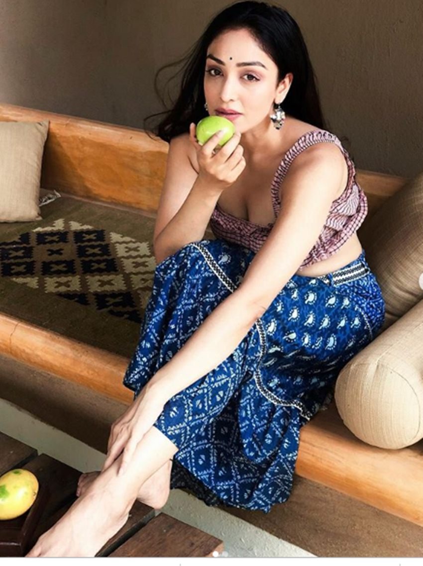 खुशाली के बॉलीवुड डेब्यू को लेकर सोशल मीडिया में उनके फैंस काफी एक्साइटेड हैं। खुशाली के पोस्ट पर फैंस उन्हें शुभकामनाएं दे रहे हैं।