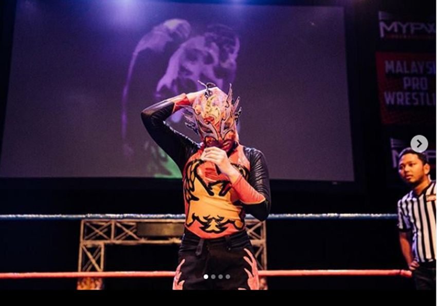 रेसलिंग के शुरुआती दिनों में डायना हिजाब की जगह मास्क पहनकर रिंग में उतरती थीं। हिजाब को लेकर उन्हें लगता था कि लोग खामखां मेरे खेल में मेरे मजहब को लेकर उल्टा-सीधा बोलेंगे।