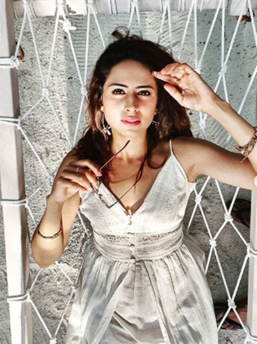 Sargun Mehta, Ravi Dubey having Fun with Sargun Mehta, sargun mehta and ravi dubey in Maldives, Sargun Mehta and Ravi Dubey sharing romantic moments, Sargun Mehta, Ravi Dubey, entertainment news, bollywood news, television news, Sargun Mehta Pictures, Ravi Dubey Pictures, TV actress Sargun Mehta, TV actor Ravi Dubey, entertainment news, bollywood news