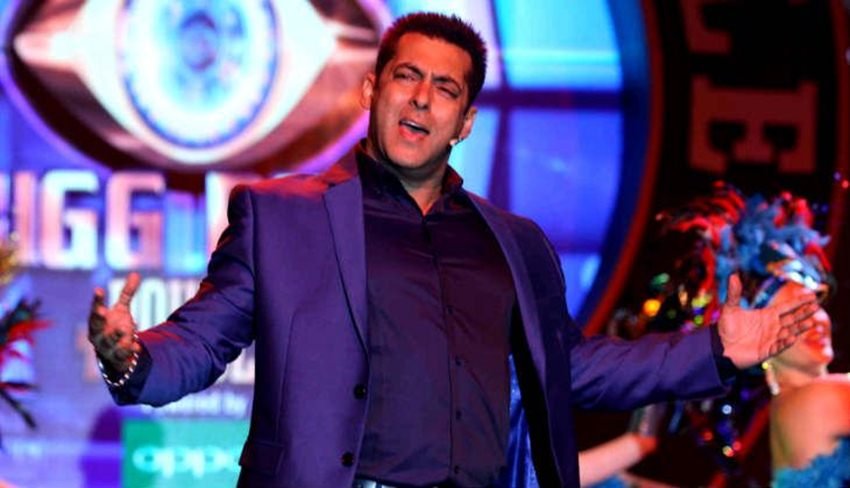 Bigg Boss 10 में होस्टिंग करते सलमान खान।