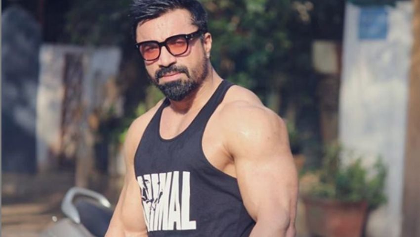 एजाज खान ने शिवसेना के रमेश सोलंकी को ये भी कहा कि बाल ठाकरे ने आपकी पार्टी को यहां तक पहुंचाया। यूथ के लिए इतना कुछ किया और देख लो आप क्या कर रहे हो। (Photo: @ajazkhan/instagram)