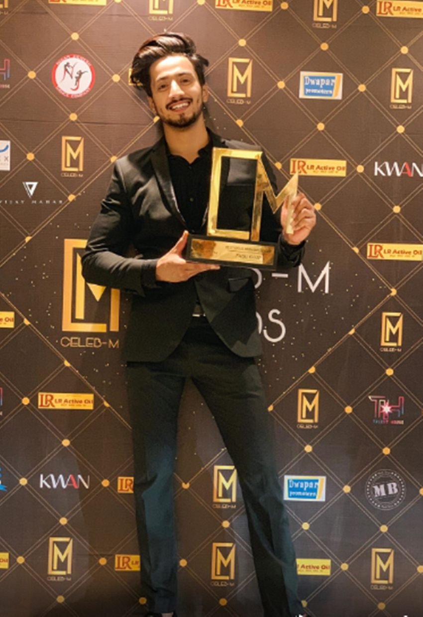 फैसल शेख के नाम बेस्ट इन्फ्लुएंसर अवार्ड भी दर्ज हो चुका है। सिर्फ TikTok पर ही फैसल के 23 मिलियन से ज्यादा फालोवर्स हैं।