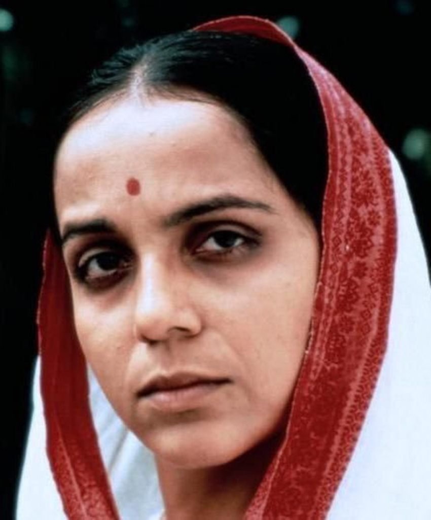 रोहिणी हट्टांगड़ी: रोहिणी का नाम आते ही उनकी सबसे पहली फिल्म जो याद आती है वो है रॉबर्ट एटेनबरो की गांधी। इस फिल्म में उन्होंने महात्मा गांधी की पत्नी कस्तूरबा का किरदार निभाया था। इसके बाद अगर उनकी सबसे मशहूर फिल्म की बात की जाए तो वो है चालबाज। इसमें वो श्रीदेवी की सास के किरदार में थीं। ऐसी सास जो उसपर खूब जुल्म करती है। इसके अलावा जिन फिल्मों में भी रोहिणी ने निगेटिव किरदार निभाए वो बेहद ही दमदार रहे।(Photo: @FilmHistoryPic/twitter)