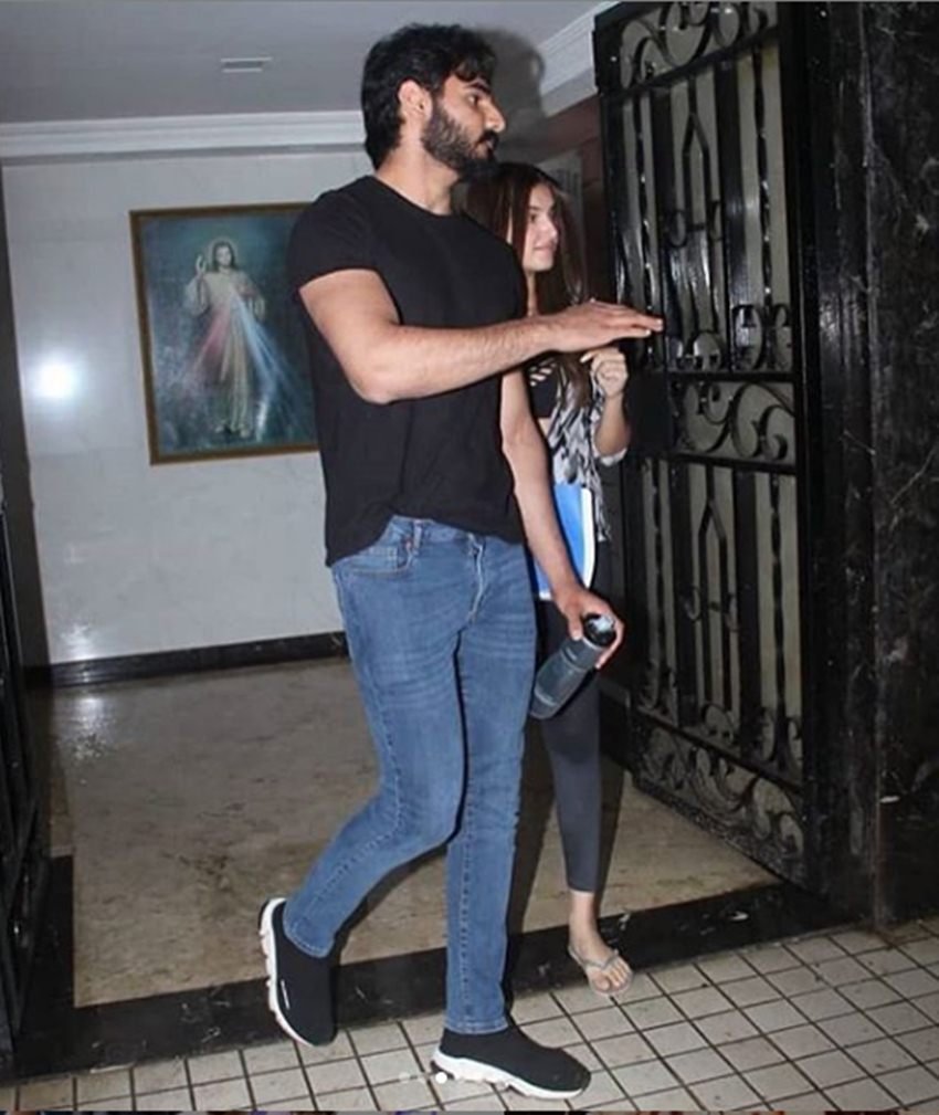 अहान शेट्टी: सुनील शेट्टी के बेटे अहान के बारे में कहा जाता है कि वह जाने माने बिजनेस मैन की बेटी तानिया श्रॉफ को डेट कर रहे हैं। इस बात को ज्यादा हवा तब मिली जब इन दोनों को एक साथ प्रियंका चोपड़ा के वेडिंग रिसेप्शन में देखा गया।(Photo: @ahaanshetty/insta)