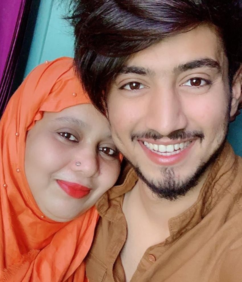 फैजल शेख का जन्म 5 अगस्त 1998 को मुंबई के एक मिडिल क्लास फैमिली में हुआ। फैजू ने अपनी शुरुआती शिक्षा बांद्रा के IES New English school से पूरी की। उसके बाद बांद्रा के ही एमएमके कॉलेज से फैजू ने ग्रेजुएशन पूरी की।