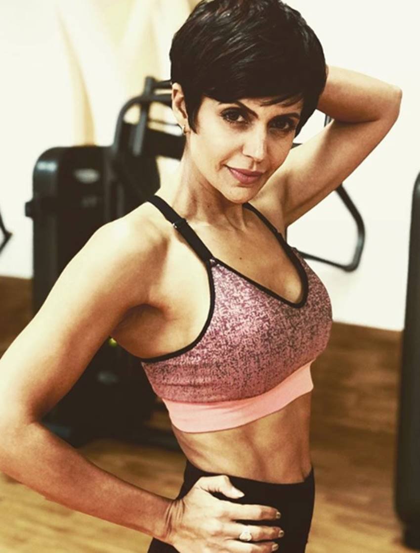 Mouni Roy eating Junk Food, Mouni Roy Loves Donuts, celebs like Mandira Bedi is curious about Mouni Health,Mouni Roy fitness Secret, Mandira BEDI commented on Mouni Roy Pictures, pictures of Naagin 3 Fame actress Mouni Roy, entertainment news, bollywood news, television news