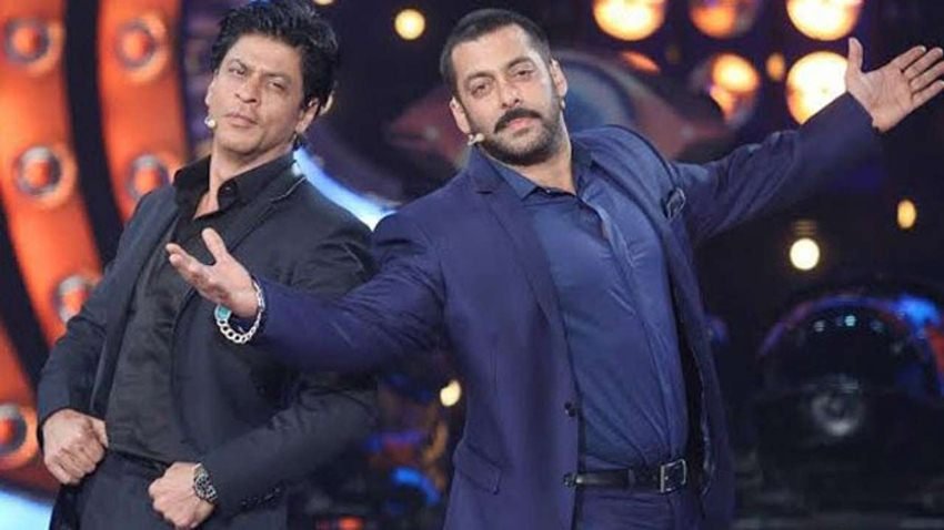 Bigg Boss 11 के दौरान सलमान और शाहरुख एक साथ दिखे थे। शाहरुख अपनी फिल्म प्रमोट करने आए थे।