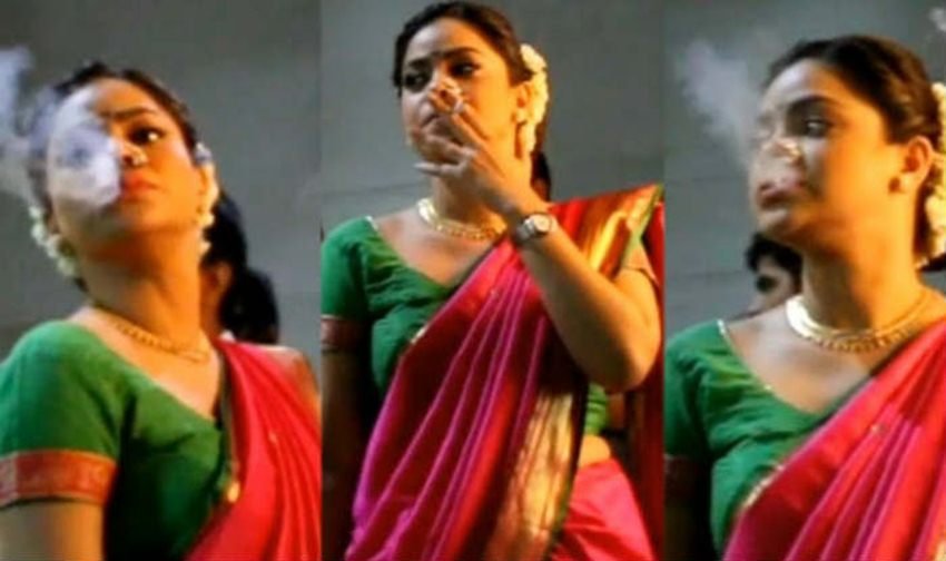 सुमोना चक्रवर्ती: कई सीरियल्स और फिल्मों में काम कर चुकीं एक्ट्रेस सुमोना चक्रवर्ती भी स्मोक करतीं कैमरे में कैद हो चुकी हैं। दरअसल कुछ वक्त पहले कॉमेडी नाइट्स विद कपिल की शूटिंग के दौरान सेट्स पर वह सिगरेट पीती कैमरे में कैद हो गईं। सुमोना का स्मोकिंग वीडियो यू ट्यूब पर भी वायरल हुआ था।(Photo: Youtube Screenshot)