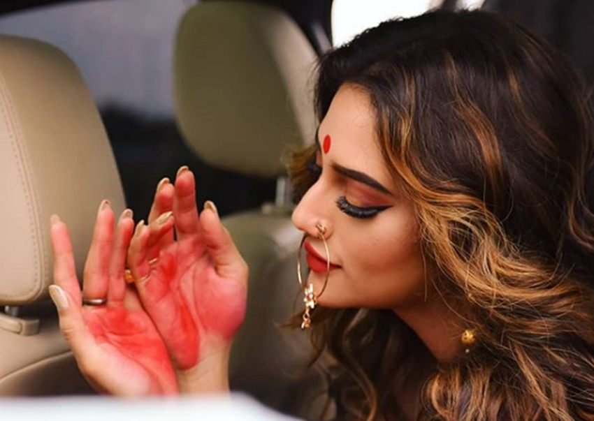 फिटनेस के मामले में नुसरत शिल्पा शेट्टी को आदर्श मानती हैं। उनका कहना है कि, 'शिल्पा शेट्टी इस उम्र में भी कमाल की फिट हैं। हेल्दी होने के बावजूद भी उनके शरीर पर एक इंच फैट भी नहीं दिखता है।'