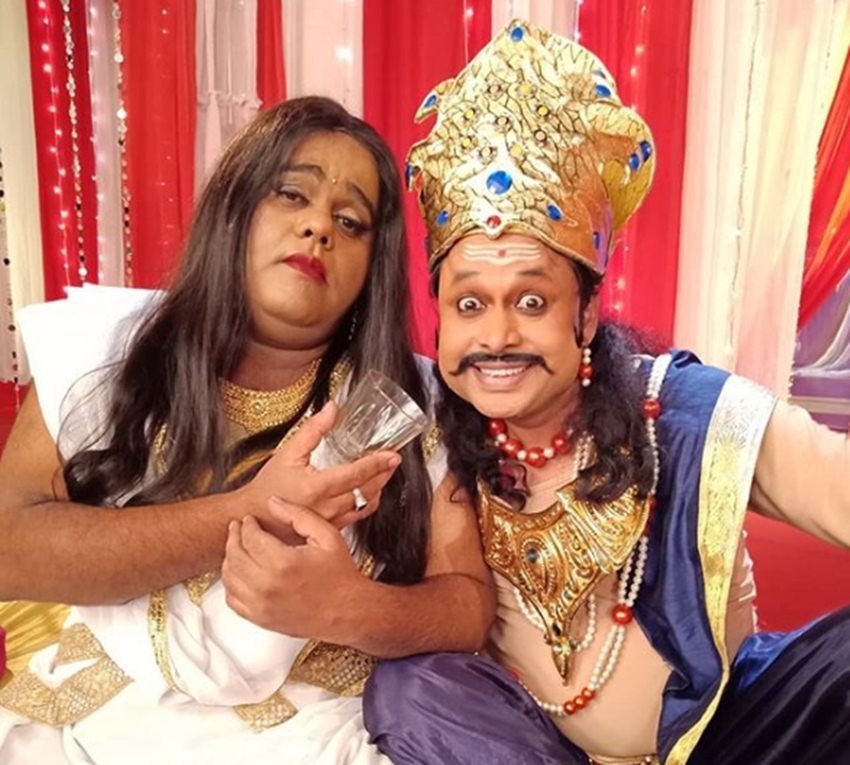 योगेश ने अपने सपनों को साकार करने के लिए सबसे पहले लखनऊ को चुना। वहां पर उन्होंने 4 साल तक थियेटर किया और एक्टिंग की बारीकियां सीखीं।