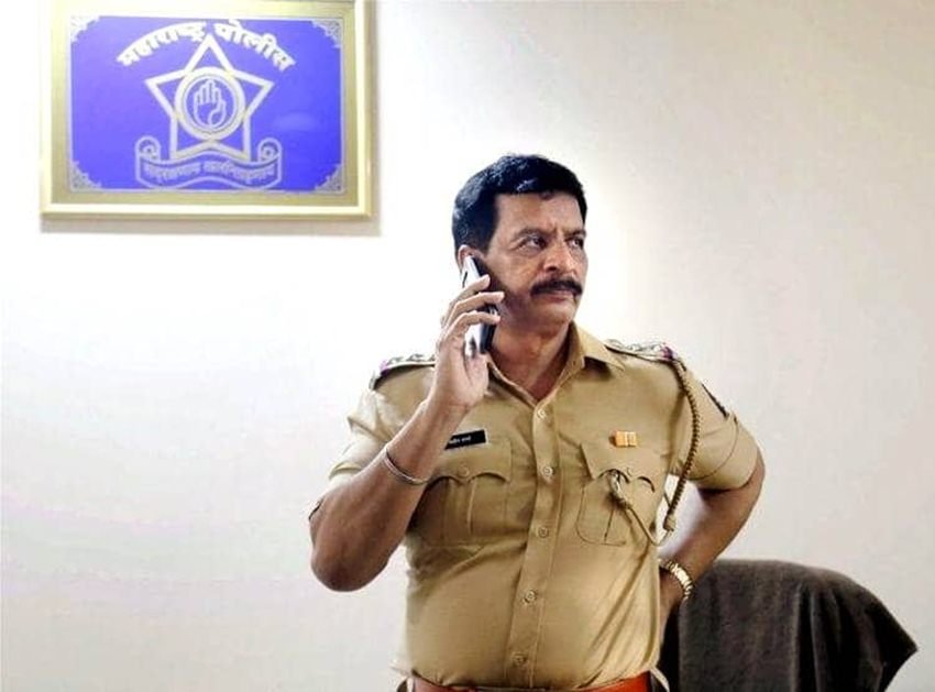 माना जाता है कि अब तक 56 में नाना पाटेकर ने प्रदीप शर्मा का किरदार निभाया था। फिल्म में नाना दया नायक नाम के एनकाउंटर स्पेशलिस्ट की भूमिका में थे।
