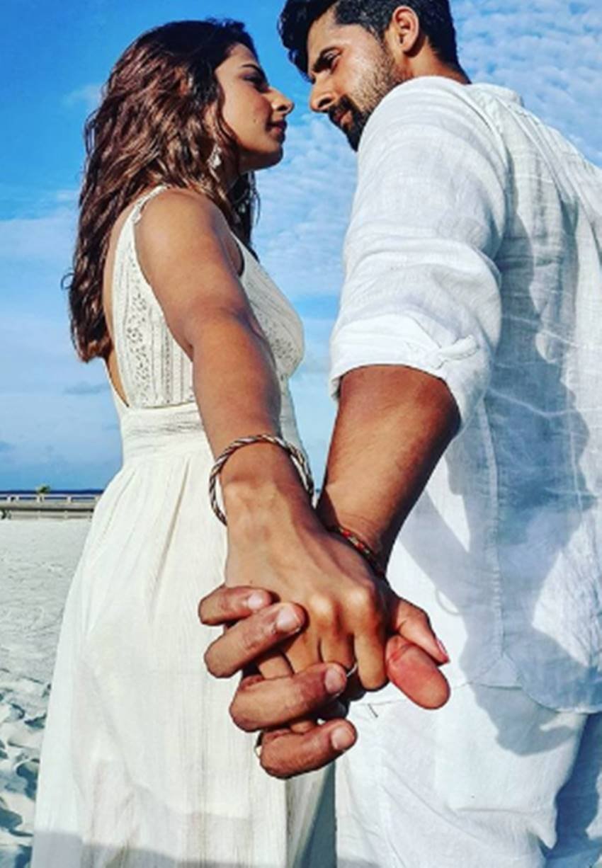 Sargun Mehta, Ravi Dubey having Fun with Sargun Mehta, sargun mehta and ravi dubey in Maldives, Sargun Mehta and Ravi Dubey sharing romantic moments, Sargun Mehta, Ravi Dubey, entertainment news, bollywood news, television news, Sargun Mehta Pictures, Ravi Dubey Pictures, TV actress Sargun Mehta, TV actor Ravi Dubey, entertainment news, bollywood news