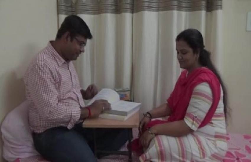 कोलकाता में शनिवार को एक मेट्रो स्टेशन पर दुर्घटना में एक बुजुर्ग शख्स की मौत हो गई।(ANI)