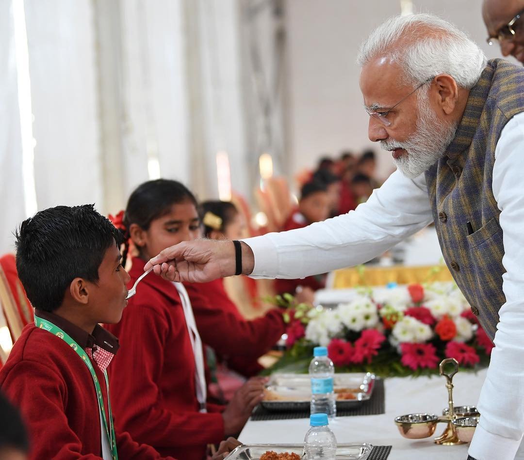 Baby in Parliament, modi, MODI BABY, Modi Instagram, MODI POSES WITH BABY, Narendra Modi, pm modi, PM Modi with baby, pm narendra modi, viral photo