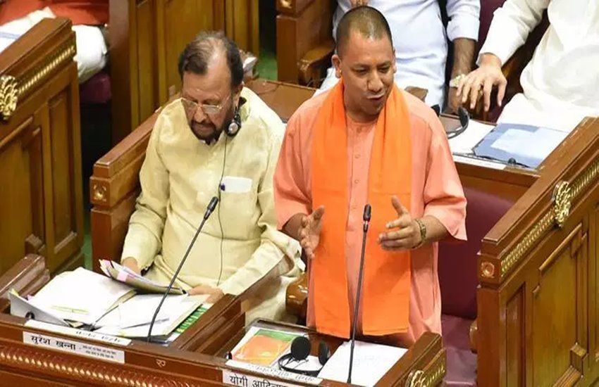 यूपी की विधानसभा में सीएम योगी आदित्यनाथ 
फोटो सोर्स- इंडियन एक्सप्रेस 