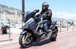 Honda Forza 300: आ रही है ये दमदार स्कूटर, Royal Enfield बुलेट से भी है पावरफुल! इतनी होगी कीमत