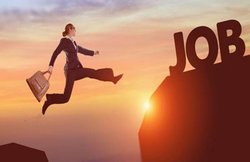 ऑटो सेक्टर में 10 लाख नौकरियों पर खतरा, इधर सरकार का दावा- एक ही महीने में बढ़े 1.5 लाख नौकरीपेशा