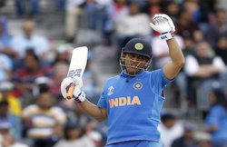 धोनी को 7वें नंबर पर भेजने को लेकर पूर्व दिग्गजों ने सवाल उठाए, कहा- हर बार रोहित-विराट जीत नहीं दिलाएंगे