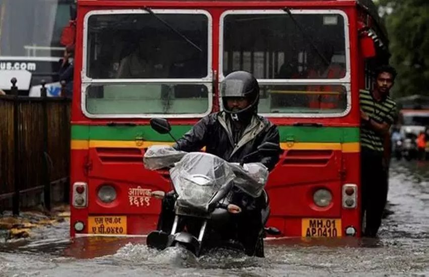 मुंबई में बारिश 
फोटो सोर्स- इंडियन एक्सप्रेस 