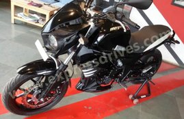 Mahindra Mojo 300 ABS launch, Mahindra Mojo 300 ABS price, Mahindra Mojo 300 ABS features, Mahindra Mojo 300 ABS detail, Mahindra Mojo 300 ABS vs Bajaj Dominar 400, Bajaj Dominar 400 price