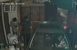 दिल्ली: घर में घुसकर बंदूक की नोक पर लूटा, सामने आया डराने वाला CCTV फुटेज