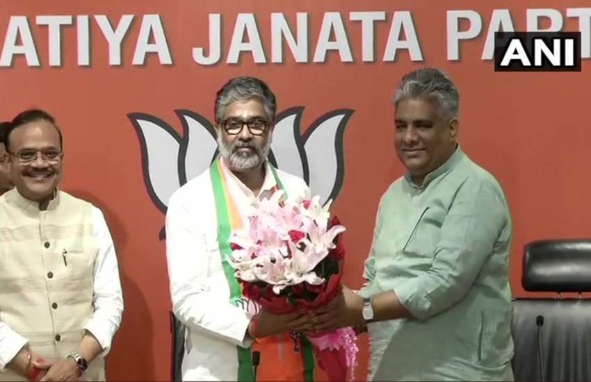 पूर्व सपा नेता नीरज शेखर बीजेपी में शामिल। (फोटो क्रेडिट/ ANI ट्विटर हैंडल)
